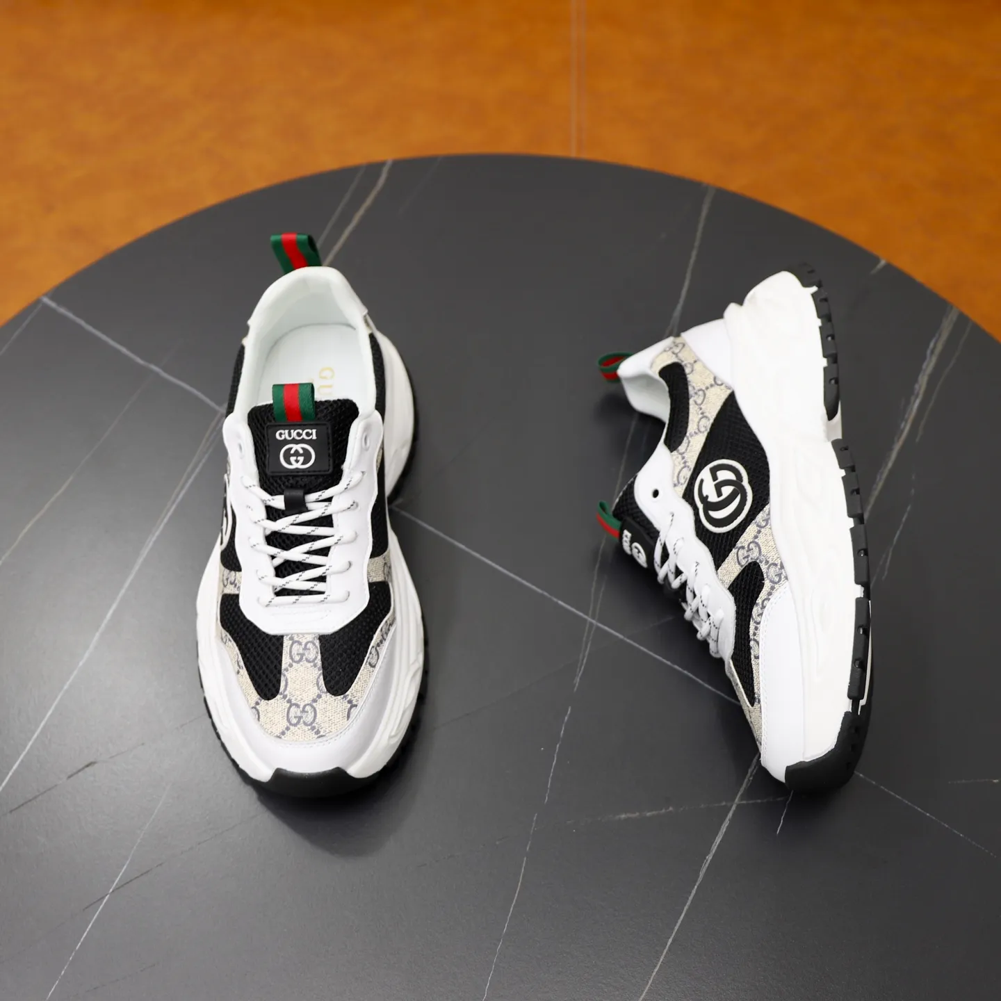Ex-factory price: 462💰🙅‍♂️🙅‍♂️🙅‍♂️ Brand: Gucci GUCCi Standard code: 38-44 (45 customized) Grade: Same as the official website Material: Original material splicing Comfortable and breathable lining Lightweight and wear-resistant sports outsole Style category: Men's fashionable casual shoes Running sneakers Distinguished luxury brand elements Top luxury Color: actual picture color